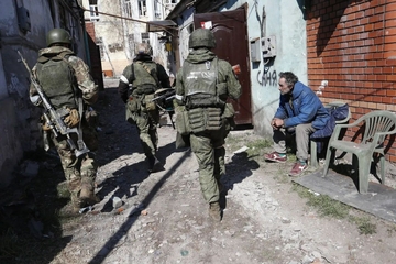 /VIDEO/"JESU OVO VAŠI BORCI, ZAR VAS NIJE SRAMOTA?!" KadirovI uhvatili Ukrajince i snimili: Zašto OVAKVE šaljete na nas?!