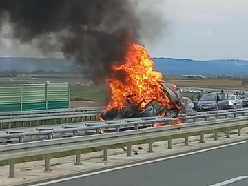 VOZAČ "FIJATA" izgorio nakon sudara na AUTO-PUTU! Teško povrijeđen suvozač, ali i djevojka iz "Hjundaija" (VIDEO)