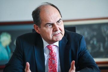 Šmit suspendovao Zakon o nepokretnoj imovini RS