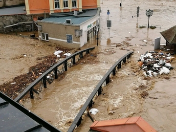 Dramatično u Poljskoj: Evakuisan grad, građanima naređeno da bježe na brda (FOTO)