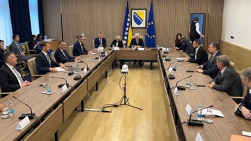 Sastanak predstavnika Trojke, HDZ-a i opozicije u RS 14. aprila u Banjoj Luci