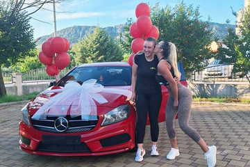 Veliko srce šefice iz BiH, radnici poklonila novi Mercedes: ‘Ona je bila uz mene kad nisam imala ništa‘