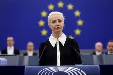 UDOVICA NAVALJNOG GLASALA I IZAŠLA : Otkrila šta je napisala na listiću u ruskoj ambasadi!