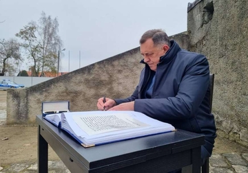 Dodik posjetio Aušvic: Nikada više da se ne dogodi nijedna "Kristalna noć"