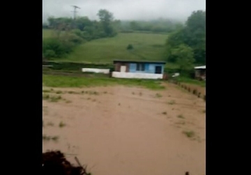 Voda došla do kuća: Drama u naselju Orašac kod Bihaća (VIDEO)