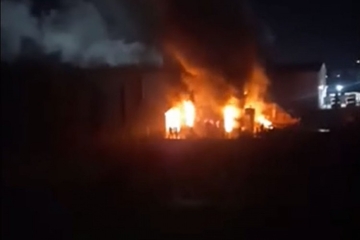 Veliki požar "progutao" skladište firme namještaja u Rajlovcu