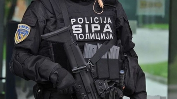 Velika akcija SIPA i OSA: Oko 300 policajaca pretresa migrantski centar u Blažuju