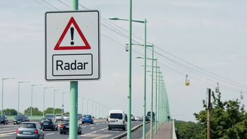 Pokazao radaru srednji prst - kazna 5.000 evra
