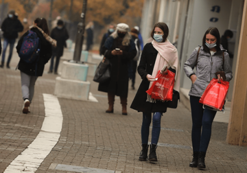 ISTRAŽIVANJE NAUČNIKA Maske za 99,9 odsto smanjuju rizik od zaraze koronom, objasnili i ZAŠTO