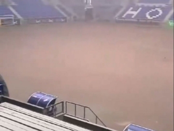 Potopljen stadion u Njemačkoj, teren se ne vidi (VIDEO)