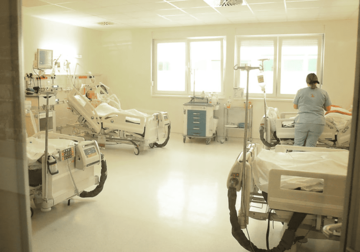 NA RESPIRATORU 62 OSOBE Bolnice u RS liječe 1.111 pacijenata od korone