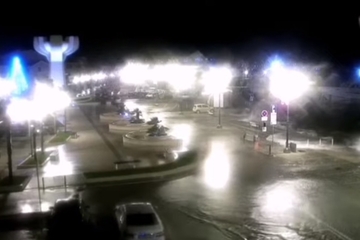NEVRIJEME U DALMACIJI /VIDEO/ Jugo napravio haos na splitskim plažama
