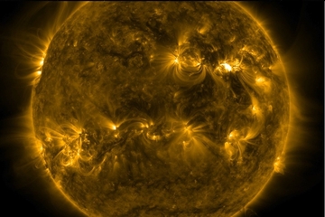 Velika kanibalska sunčeva oluja udara u Zemlju