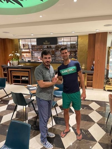 NOLE JE STVARNO KRALJ U japankama šeta po luksuznim restoranima u Crnoj Gori 
