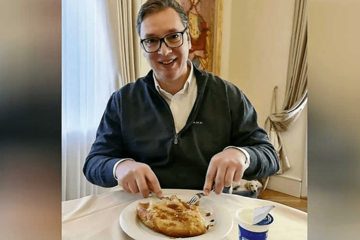 Burek i jogurt Vučićeva "priprema" za sastanke