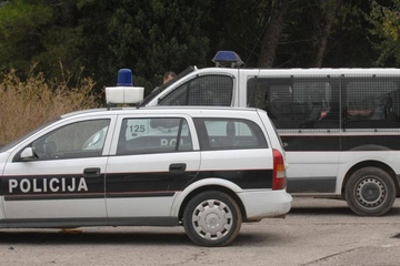 Potraga za napadačima kod Sanskog Mosta: satima maltretirali supružnike