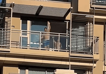 OP OP! Đoković na balkonu hotela u Australiji zaigrao UŽIČKO KOLO