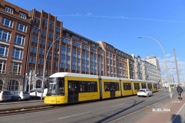 THE AMERICAN POSTLIBERAL: Pad berlinskog „Protivpožarnog zida“