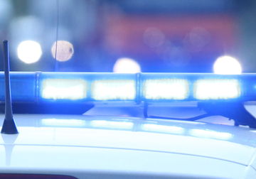 POVRIJEĐENA DVOJICA MLADIĆA Vozilo udarilo u stub ulične rasvjete