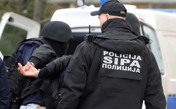 PALI U AKCIJI "VESLO" SIPA u Bratuncu privela dvije osobe zbog krijumčarenja migranata iz Srbije u BiH