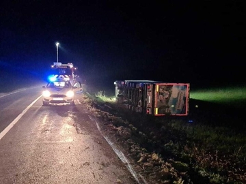 Јaka bura prevrnula kamion, poginuo vozač
