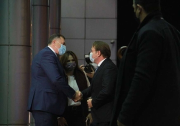 EU IZVJEŠTAJ OTKRIVA Dodik sa Varheljijem dogovorio sjednicu NSRS o prenosu nadležnosti