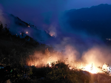 Požar u Konjicu ne jenjava! U gašenju učestvuju i helikopteri Oružanih snaga BiH