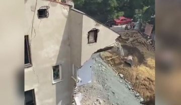 Stanari ostali BEZ KROVA NAD GLAVOM: Ponovo se srušio dio zgrade u Beogradu