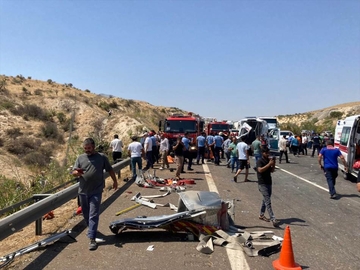 Tragedija na jugu Turske: U Lančanom sudaru stradalo 16 ljudi 