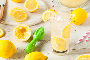 Postoji nekoliko dobrih razloga zašto limun uvijek treba imati u kući