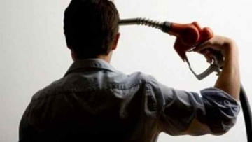 Smanjenje akciza na gorivo zaustavilo bi divljanje cijena