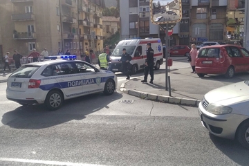 Iz mercedesa pucano na motoriste, ima ranjenih