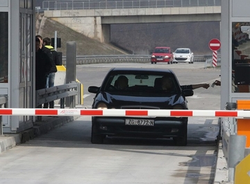 Vozač BMW nije htio platiti putarinu kod Zenice, napao blagajnika iz naplatne kućice