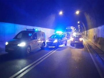 Sudar tri vozila u tunelu, dvije osobe završile u bolnici