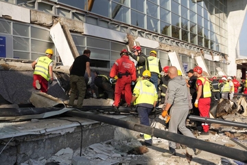 Krov koji se srušio u Novom Sadu je prethodno rekonstruisan, ali vlast negira bilo kakve radove (VIDEO)