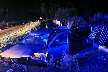 Nezgoda kod Bijeljine: Vozača odvezla Hitna, autu od siline udara otpali točkovi 