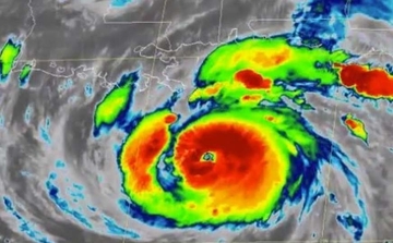 Stravično nevrijeme u Americi: Uragan Ida potopio obalu, vjetar od 240 kilometara na sat nosio sve pred sobom (VIDEO)