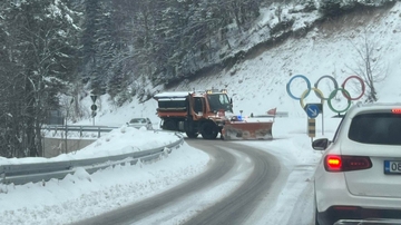 Policija zatvorila put na Bjelašnicu zbog zaleđene ceste