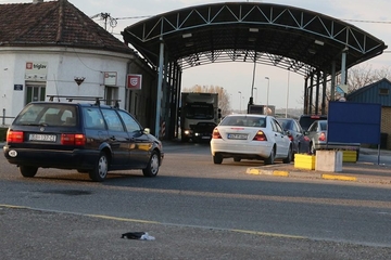 GUŽVE PRED NOVU GODINU Pojačana frekvencija vozila na graničnim prelazima