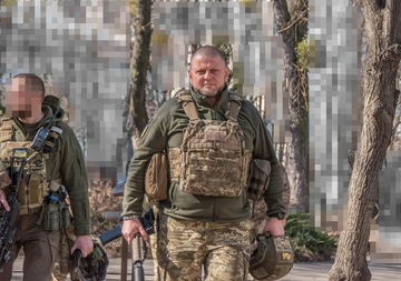 UŽIVO /VIDEO/Pogledajte narukvicu komandanta  Oružanih snaga Ukrajine;🎥 Azovac objavio snimak zločina nad civilima u Kupjansku;Zajcevo "očišćeno"; I druga traka mosta u funkciji; 🎥Snimak obaranja aviona