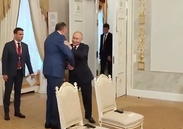  Dodik krenuo poljubiti Putina tri puta, ali se Putin izmakao (VIDEO)