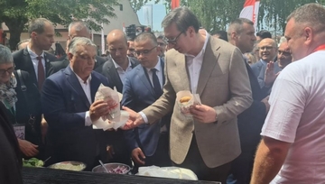 Vučić i Orban na sajmu u Novom Sadu- od prasića i vina do pljeskavica (FOTO)