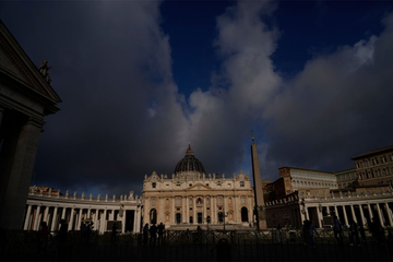 Počinje konklava za izbor novog pape