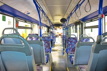Tuča u autobusu javnog prevoza: Vozač i putnik se prvo sukobili verbalno, pa fizički