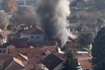 Zaboravila da isključi ringlu pa izbio požar na tri kuće (VIDEO)