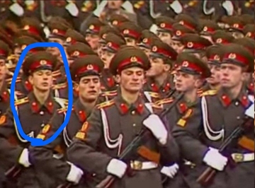 Rame uz rame sa ruskim vojnicima: Aleksandar Sirski  marširao na Crvenom trgu