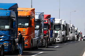 Nezadovoljni vozači kamiona iz cijele BiH stigli u Sarajevo, defileom žele skrenuti pažnju na probleme