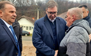 Vučić prekinuo posjetu da bi izrazio saučešće porodicama poginulih mladića u stravičnoj nesreći kod Novog Pazara