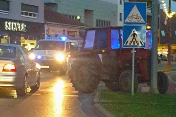Zabio se traktorom u stub pa sjeo u kafanu na piće