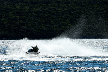 KRŠENJE IZOLACIJE Zbog ljubavi putovao četiri sata po nemirnom moru, pa završio u ZATVORU